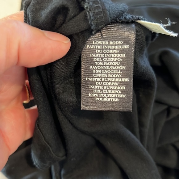 Beautiful top with lots of detail. Ann Taylor - Picture 4 of 4